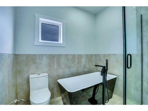 160 Saddlelake Manor Ne, Calgary, AB - Indoor Photo Showing Bathroom