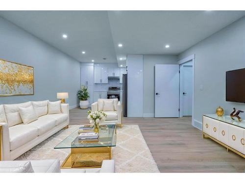 160 Saddlelake Manor Ne, Calgary, AB - Indoor Photo Showing Living Room