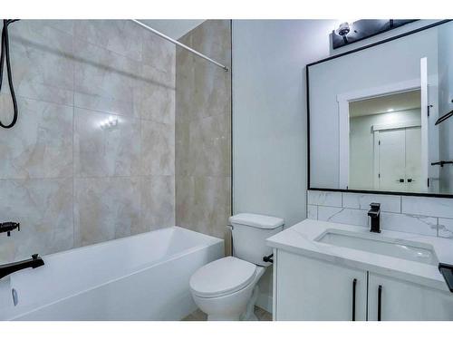 160 Saddlelake Manor Ne, Calgary, AB - Indoor Photo Showing Bathroom