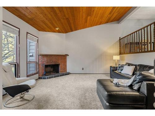 36 Canterbury Gardens Sw, Calgary, AB - Indoor Photo Showing Living Room With Fireplace