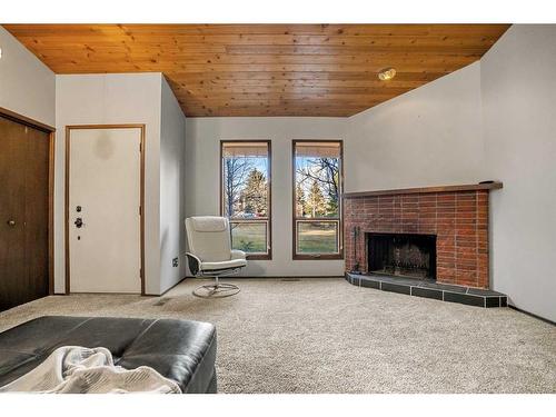 36 Canterbury Gardens Sw, Calgary, AB - Indoor With Fireplace