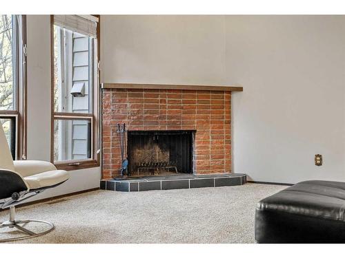 36 Canterbury Gardens Sw, Calgary, AB - Indoor Photo Showing Living Room With Fireplace