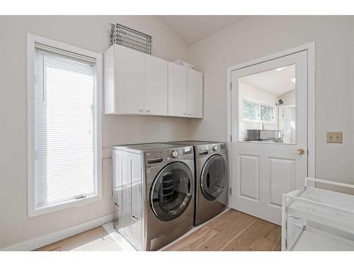 44 Dalbrook Bay Nw, Calgary, AB - Indoor Photo Showing Laundry Room