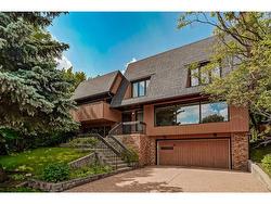 44 Dalbrook Bay NW Calgary, AB T3A 2G9