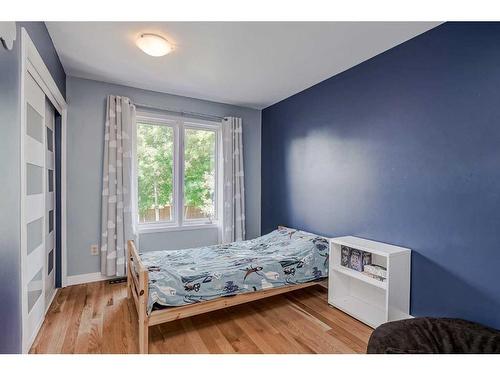 44 Dalbrook Bay Nw, Calgary, AB - Indoor Photo Showing Bedroom