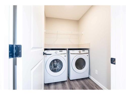 172 Mallard Grove Se, Calgary, AB - Indoor Photo Showing Laundry Room