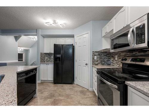 78 Evansmeade Circle Nw, Calgary, AB - Indoor Photo Showing Kitchen