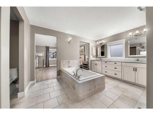 146 Auburn Sound Circle Se, Calgary, AB - Indoor Photo Showing Bathroom