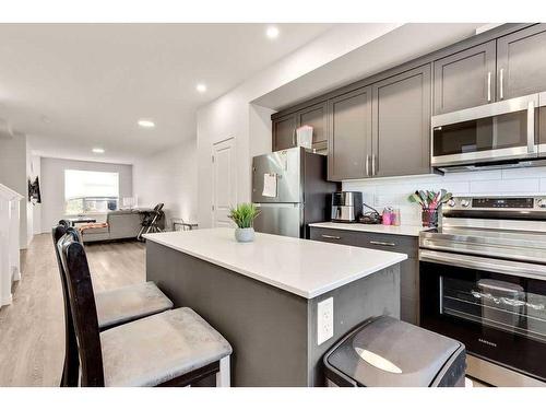 28 Edith Gate Nw, Calgary, AB - Indoor Photo Showing Kitchen