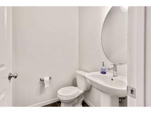 28 Edith Gate Nw, Calgary, AB - Indoor Photo Showing Bathroom