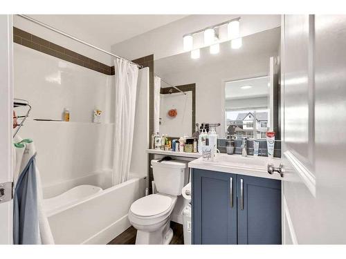 28 Edith Gate Nw, Calgary, AB - Indoor Photo Showing Bathroom