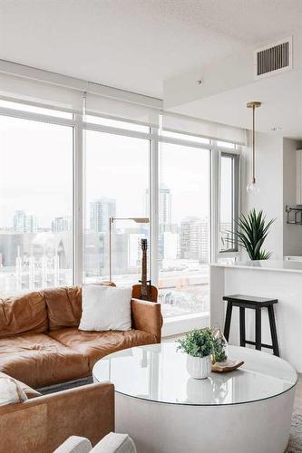 1009-1122 3 Street Se, Calgary, AB - Indoor Photo Showing Living Room