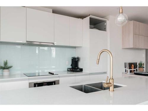 1009-1122 3 Street Se, Calgary, AB - Indoor Photo Showing Kitchen With Double Sink