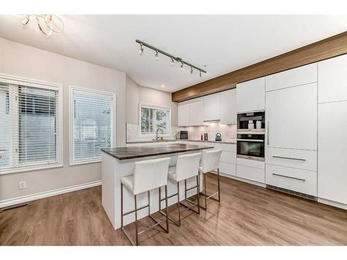 1906 12 Street Sw, Calgary, AB - Indoor Photo Showing Kitchen