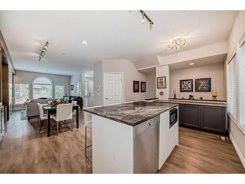 1906 12 Street Sw, Calgary, AB - Indoor Photo Showing Kitchen With Upgraded Kitchen