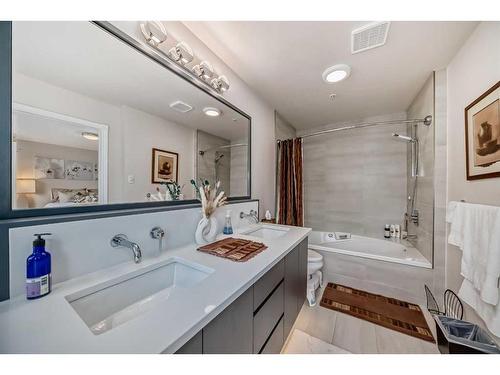 1906 12 Street Sw, Calgary, AB - Indoor Photo Showing Bathroom