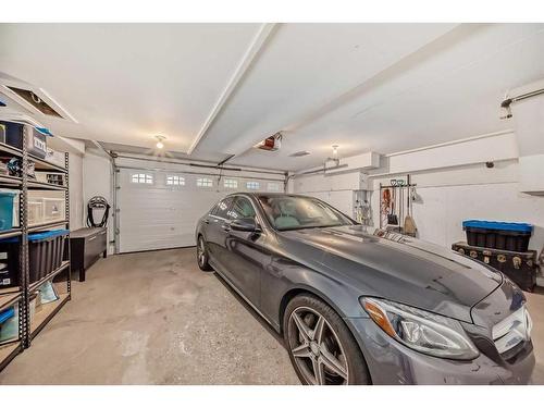 1906 12 Street Sw, Calgary, AB - Indoor Photo Showing Garage