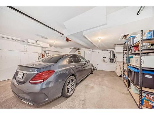 1906 12 Street Sw, Calgary, AB - Indoor Photo Showing Garage