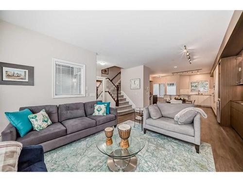 1906 12 Street Sw, Calgary, AB - Indoor Photo Showing Living Room