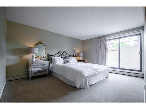 202-611 67 Avenue Sw, Calgary, AB - Indoor Photo Showing Bedroom