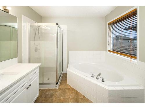 59 Somerset Manor Sw, Calgary, AB - Indoor Photo Showing Bathroom