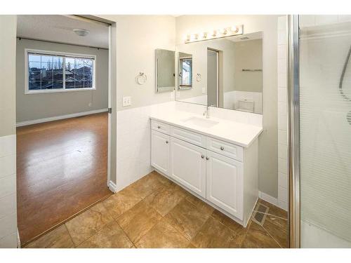 59 Somerset Manor Sw, Calgary, AB - Indoor Photo Showing Bathroom