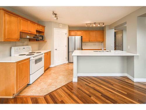 59 Somerset Manor Sw, Calgary, AB - Indoor Photo Showing Kitchen