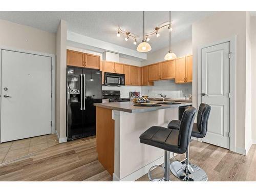 107-120 Country Village Circle Ne, Calgary, AB - Indoor Photo Showing Kitchen