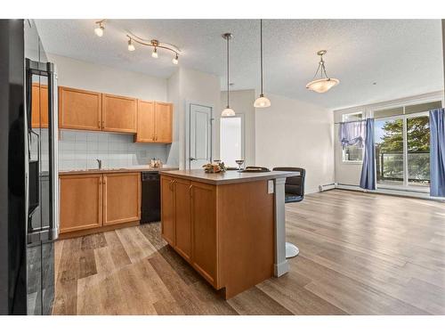 107-120 Country Village Circle Ne, Calgary, AB - Indoor Photo Showing Kitchen