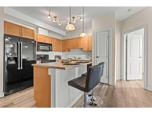 107-120 Country Village Circle Ne, Calgary, AB - Indoor Photo Showing Kitchen