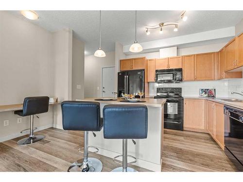 107-120 Country Village Circle Ne, Calgary, AB - Indoor Photo Showing Kitchen