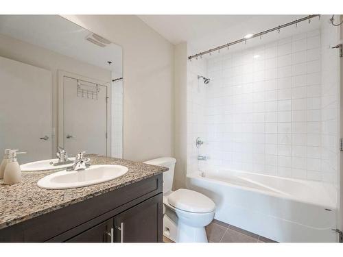 Suite 420-955 Mcpherson Road Ne, Calgary, AB - Indoor Photo Showing Bathroom