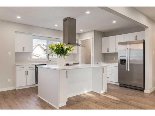 720 Alderwood Place Se, Calgary, AB - Indoor Photo Showing Kitchen