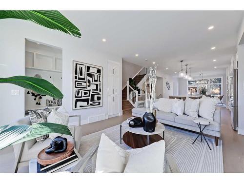 3725 Richmond Road Sw, Calgary, AB - Indoor Photo Showing Living Room