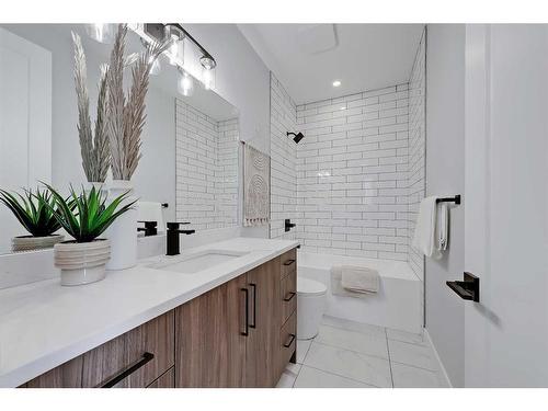 3725 Richmond Road Sw, Calgary, AB - Indoor Photo Showing Bathroom