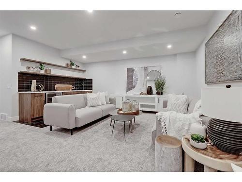 3725 Richmond Road Sw, Calgary, AB - Indoor Photo Showing Living Room