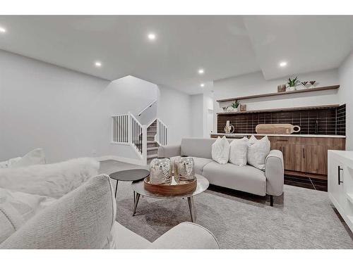 3725 Richmond Road Sw, Calgary, AB - Indoor Photo Showing Living Room