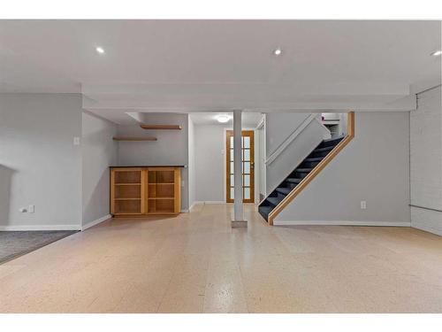 629 20 Avenue Ne, Calgary, AB - Indoor Photo Showing Other Room