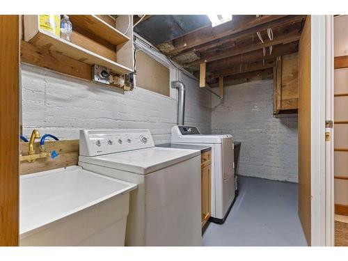 629 20 Avenue Ne, Calgary, AB - Indoor Photo Showing Laundry Room