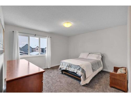 58 Masters Crescent Se, Calgary, AB - Indoor Photo Showing Bedroom