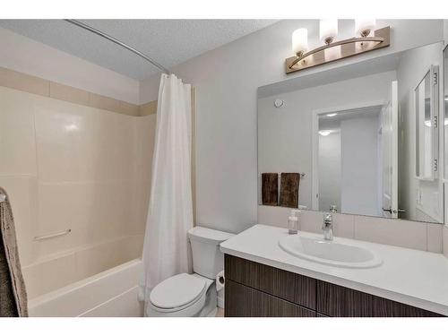 58 Masters Crescent Se, Calgary, AB - Indoor Photo Showing Bathroom