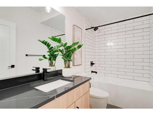 3727 Richmond Road Sw, Calgary, AB - Indoor Photo Showing Bathroom