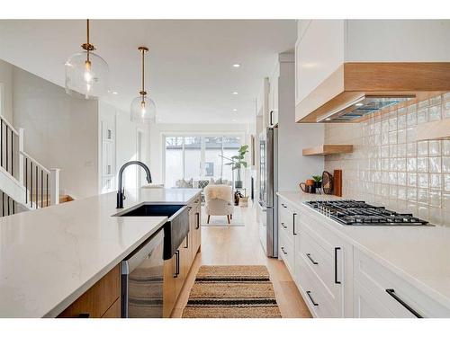 3727 Richmond Road Sw, Calgary, AB - Indoor Photo Showing Kitchen With Upgraded Kitchen