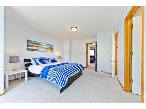 145 Macewan Park Rise Nw, Calgary, AB - Indoor Photo Showing Bedroom