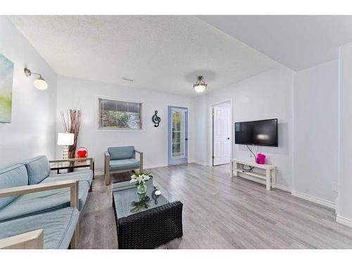 145 Macewan Park Rise Nw, Calgary, AB - Indoor Photo Showing Living Room