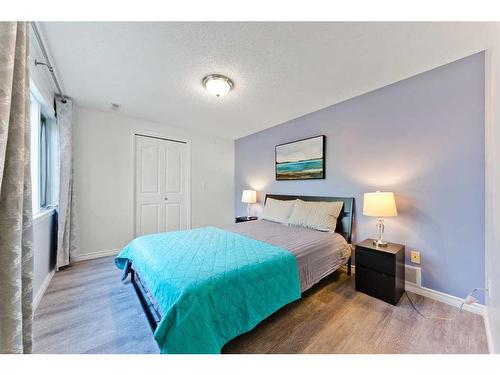 145 Macewan Park Rise Nw, Calgary, AB - Indoor Photo Showing Bedroom