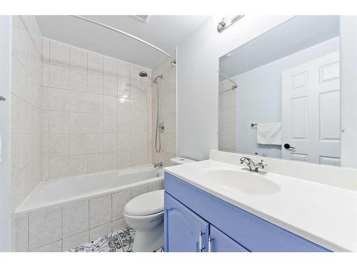 145 Macewan Park Rise Nw, Calgary, AB - Indoor Photo Showing Bathroom