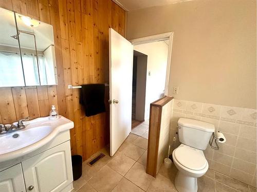 2303 23 Street, Nanton, AB - Indoor Photo Showing Bathroom