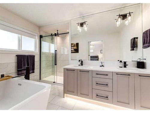 4511 41 Street Nw, Calgary, AB - Indoor Photo Showing Bathroom