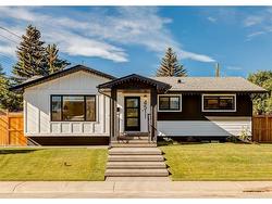 4511 41 Street NW Calgary, AB T3A 0N3